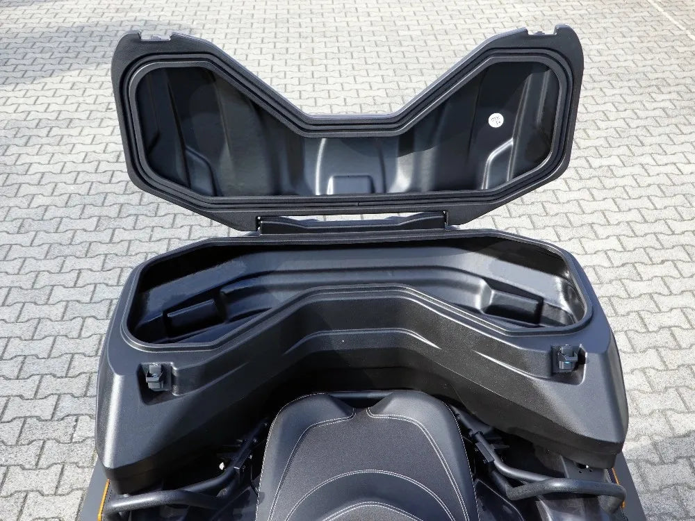 Cutie Spate ATV QJ Motor SFA 600 / SFA 1000 Tesseract 105L – Portbagaj cu Încuietori și Prindere Rapidă – imagine 7
